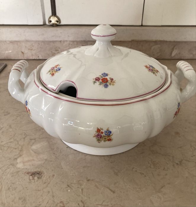 Terrina Vista Alegre, com tampa -como NOVA