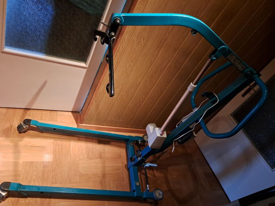 Sprzedam podnośnik rehabilitacyjny elektryczny chustowy