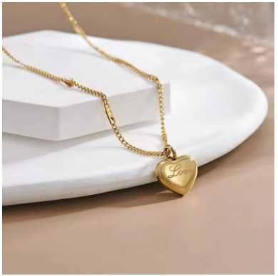 Colar Dourado Feminino com Coração Gravado Corrente Elegante Presente NOVO