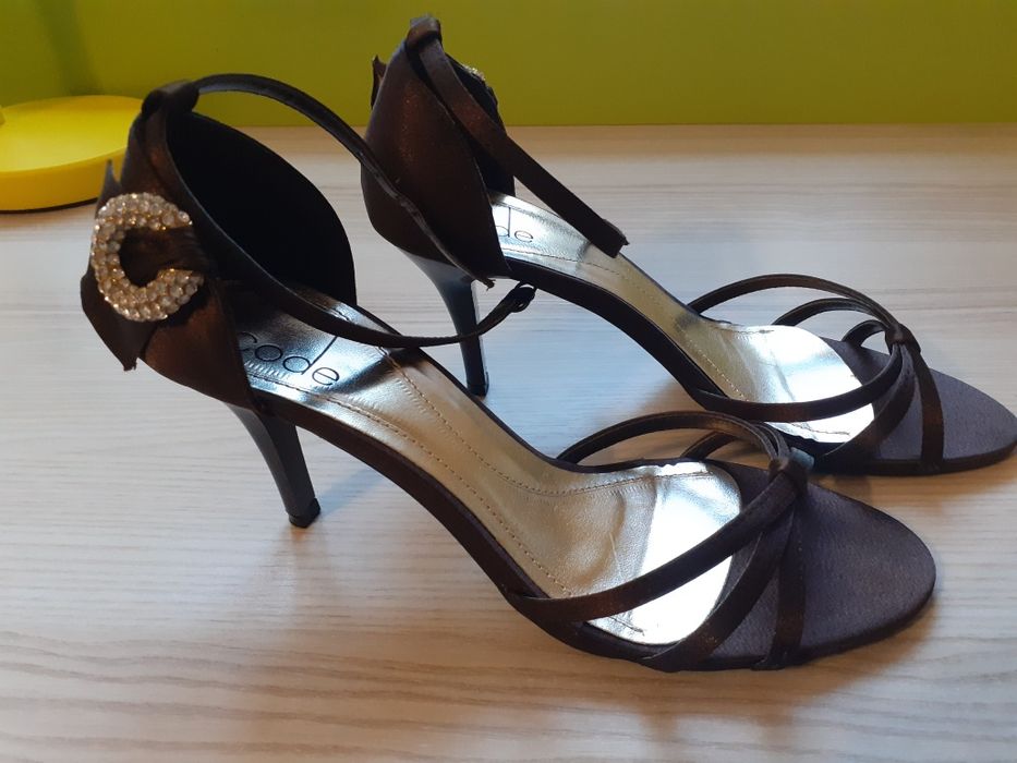 Nowe, eleganckie sandały na szpilce rozm. 38