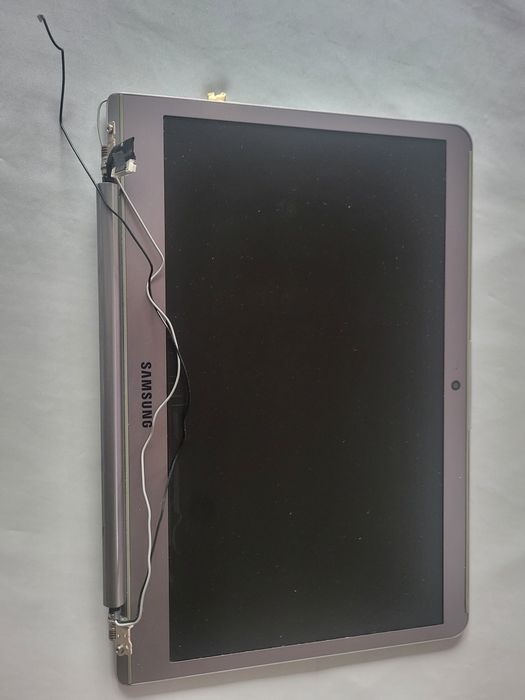 Sprzedam klapę Matrycy do laptopa Samsung  NP-530U3C
