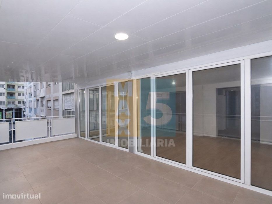 T3 remodelado com terraço - centro de Odivelas