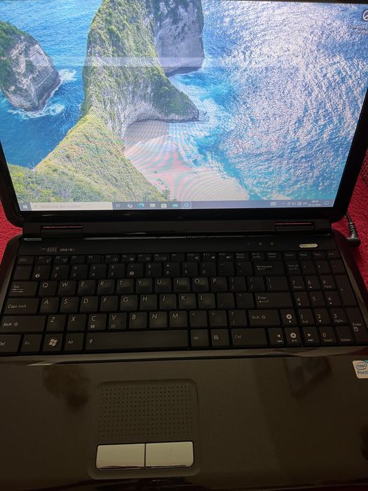 Laptop Asus czarny