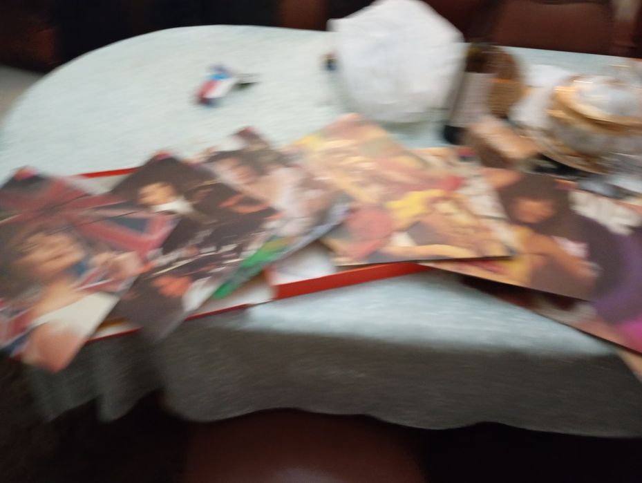 100 discos, vinil, cassetes,CD, DVDS tudo 75€