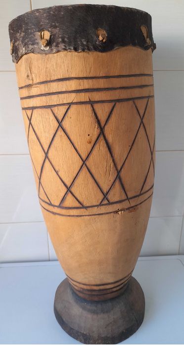 Tambor tribal Angolano