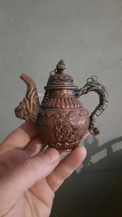 Bule chinês em muito bom estado. Cobre