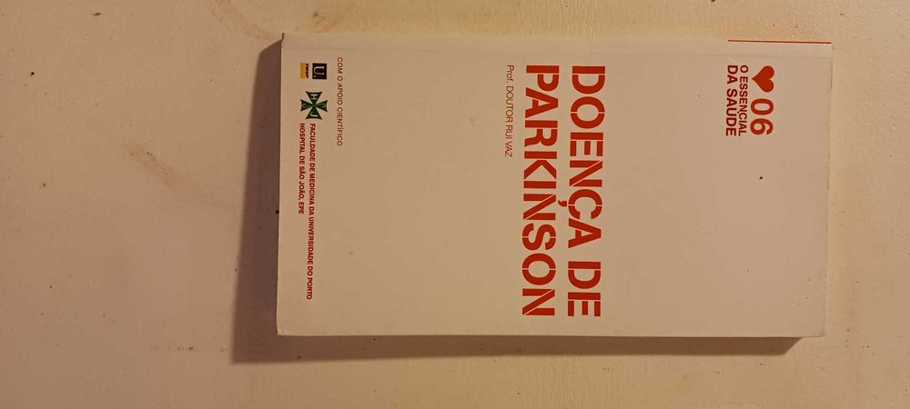 Vários livros de diferentes temáticas e 2 enciclopédias médicas.