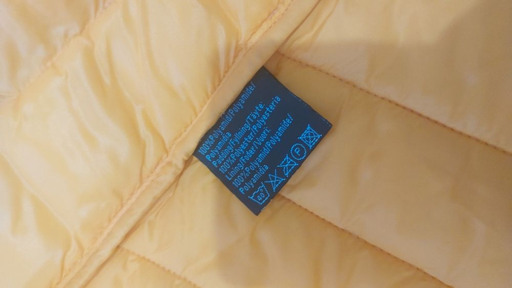 Красивая новая куртка деми