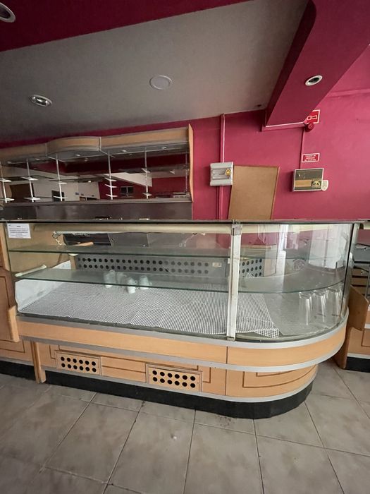 Vitrine refrigerada em curva