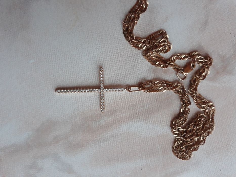 золотий хрестик з діамантами,крестик с бриллиантами