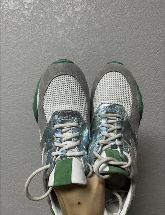 Кросівки жіночі,шкіряні