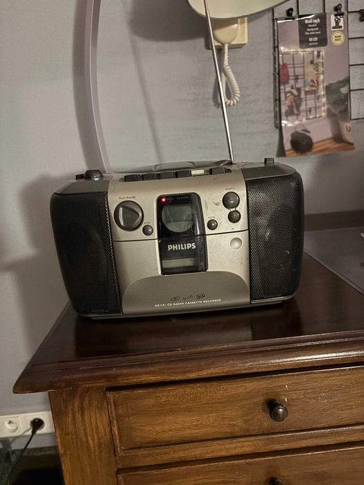 Magnetofon Philips na kasety i płyty CD