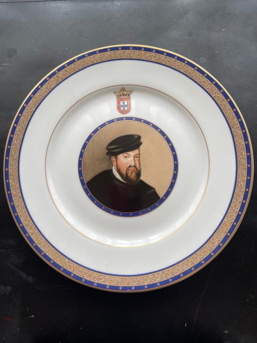 Novos! Coleção 7 pratos Porcelana das Índias com fio de ouro Monarquia
