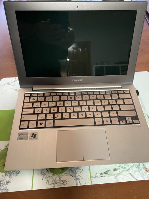 Asus 11,6ʼʼ, intel core i5  1,60 GHz, 4 Гб, 256 Гб