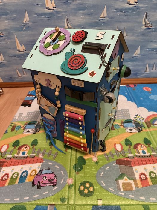 Бизикуб дитячий будинок