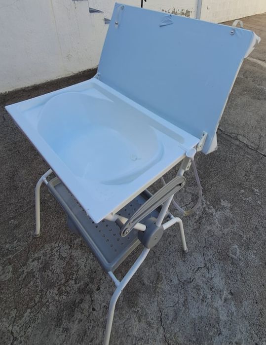 Banheira com muda fraldas