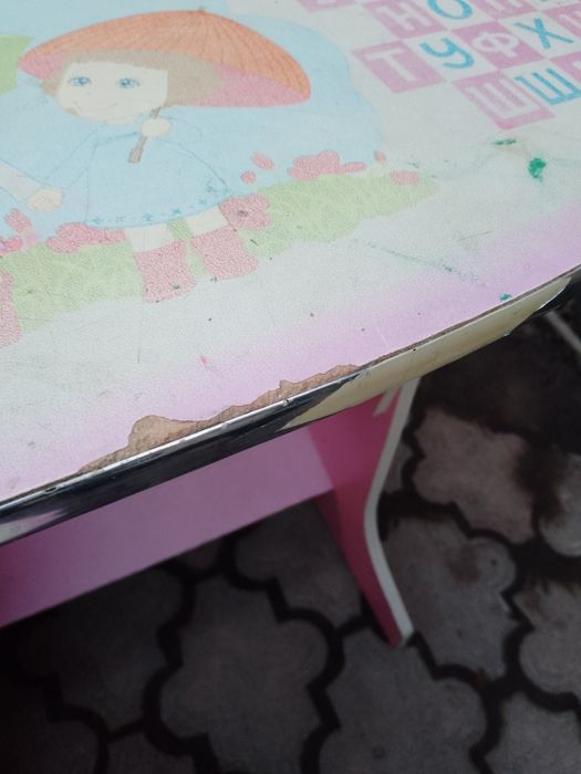 Продам парту 1000гр.