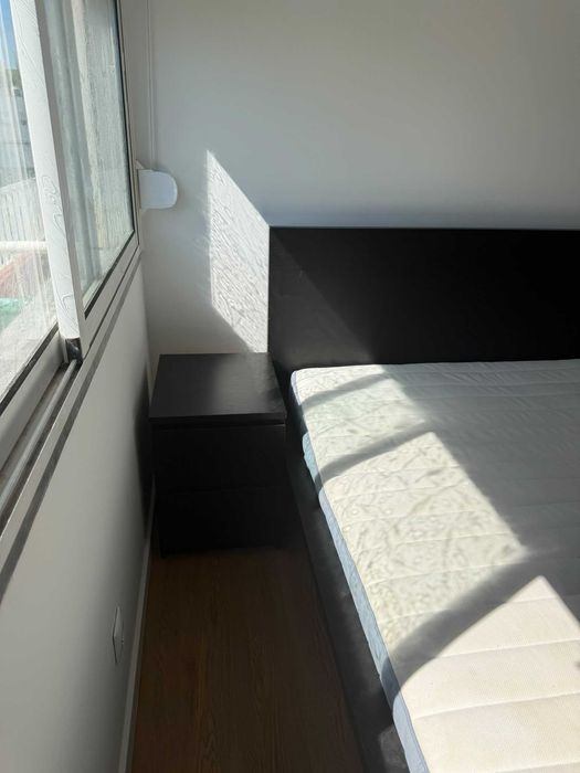 Cama de Casal colchao e mesas de cabeceira