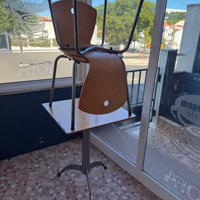 Mesas e cadeiras café