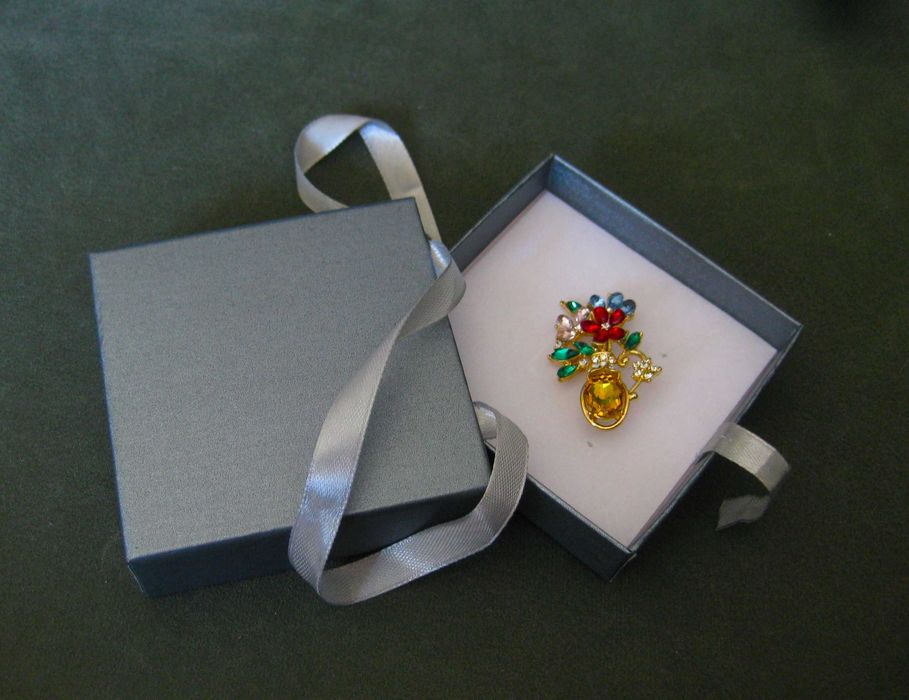 Alfinete / Broche / Pregadeira Jarra Flores NOVO