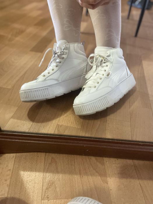 Кросівки жіночі