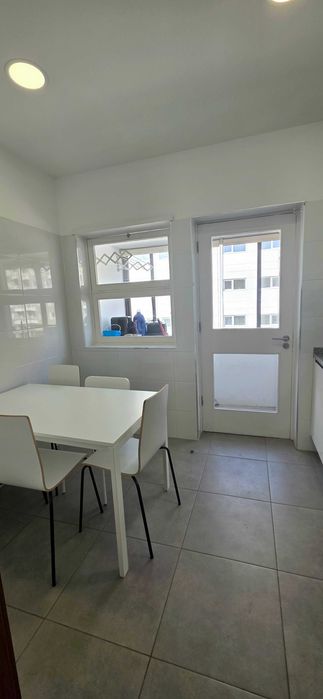 Quarto para arrendamento a estudantes com anexo
