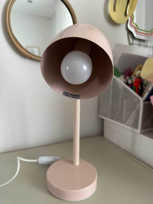 Candeeiro Mesa de Cabeceira Rosa com Orelhas