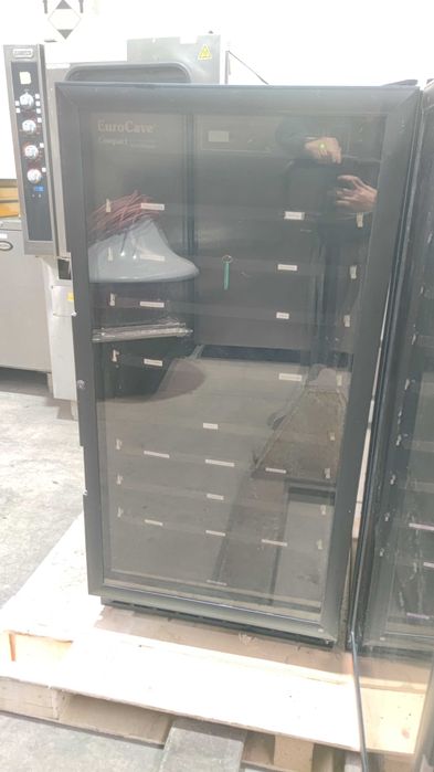 Cave vinhos refrigerada EUROCAVE