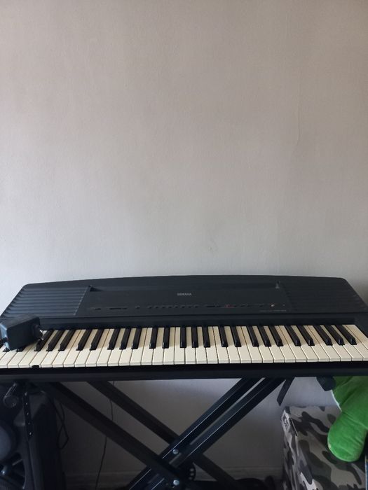 Yamaha keyboard, stojak