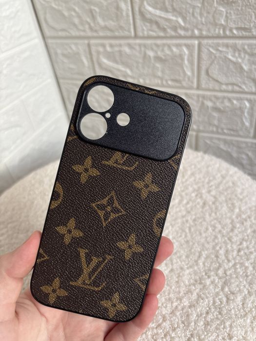 Чохол на iPhone 17