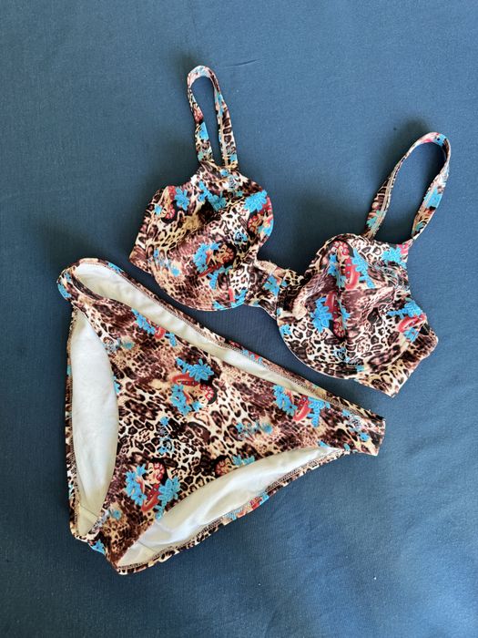 Wzorzysty dwuczesciowy stroj kapielowy