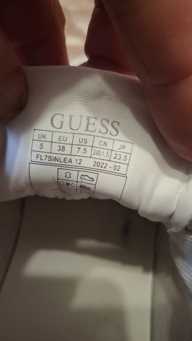 Кросівки    GUESS