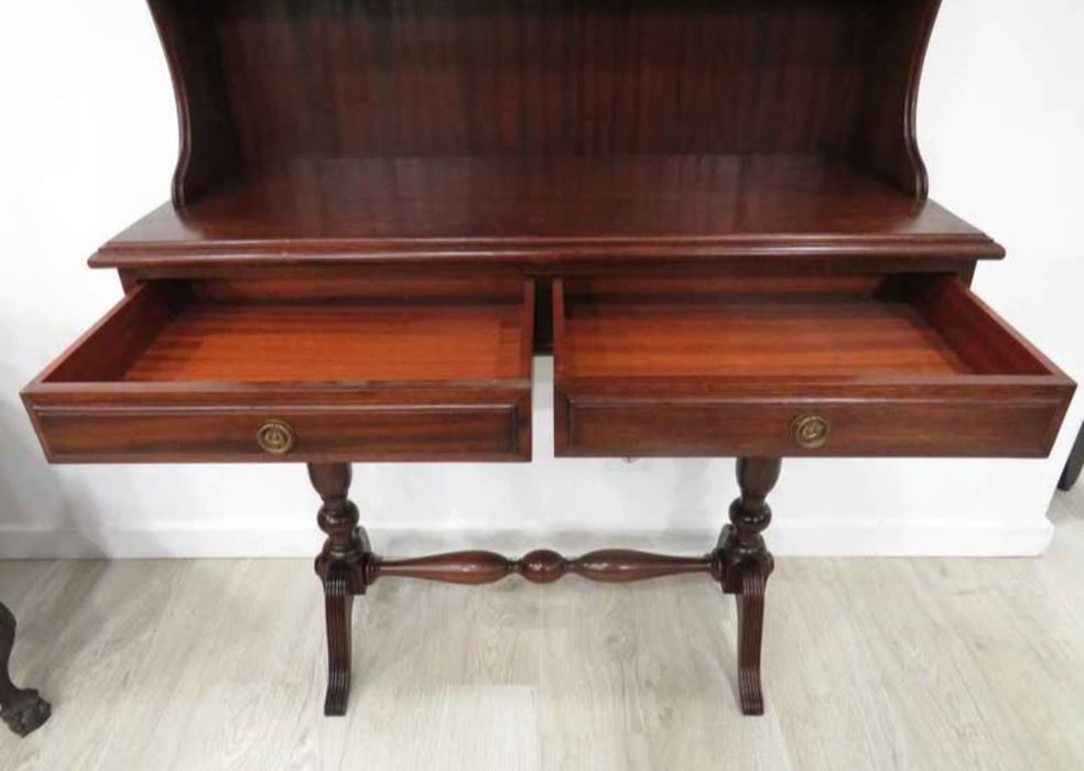 Sideboard com alçado.