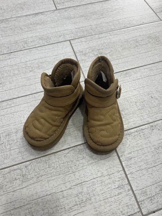 Подарую взуття деми сезон