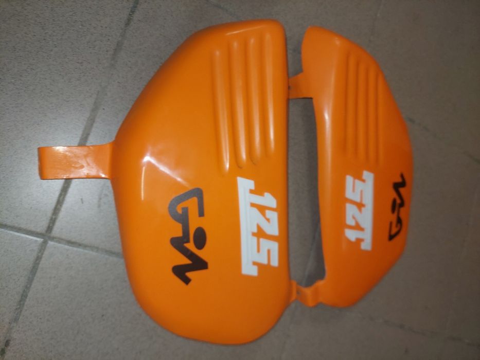 Fabrycznie nowe oslony boczne boczki rama wsk125 GIL tarki Pomarańczow