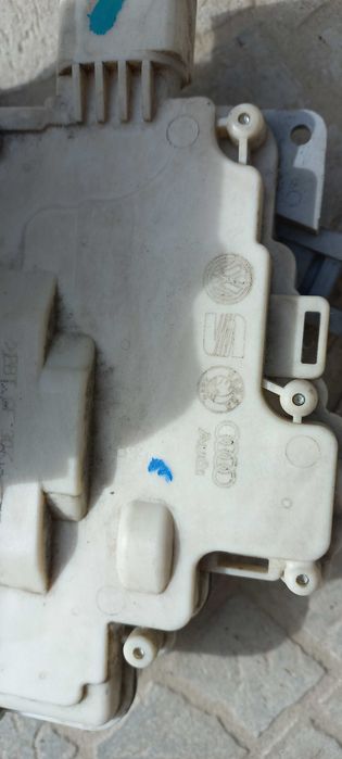 AUDI A4 B8/Seat/Skoda/Etc - Fechadura Frente Esquerda 8J2.837015A