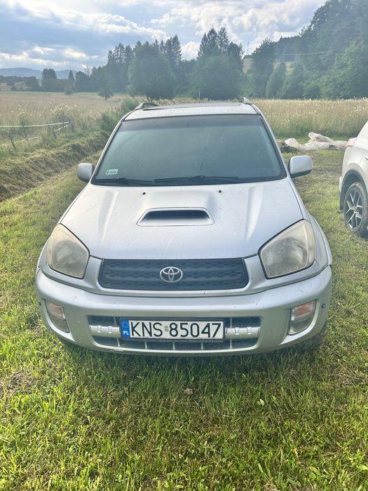 Samochód marki Toyota rav4