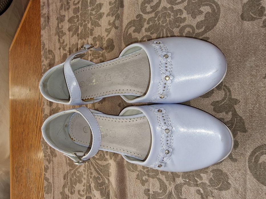 Buty komunijne białe