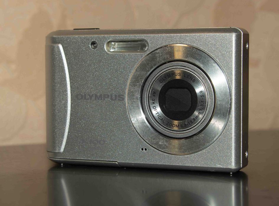 Коллекционный цифровой фотоаппарат Olympus T-100 zoom 12Мп.
