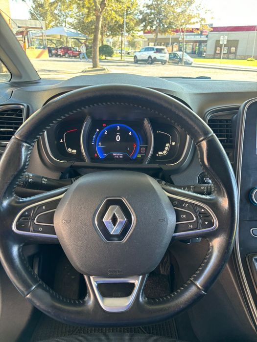 Renault grand senic hybrid