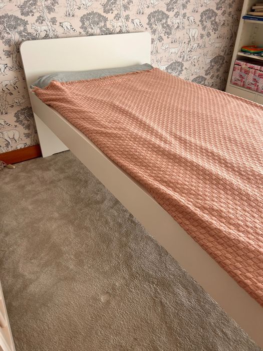 Cama Ikea e colchão