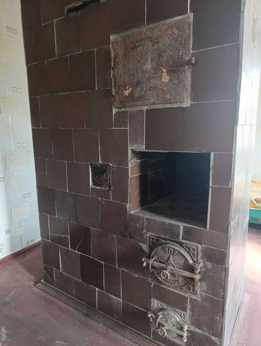 Камін ! Груба ! Свердловина ! Поруч ліс!