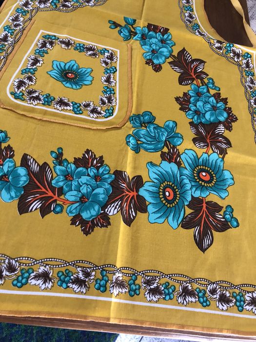 Avental bem colorido em estado Novo