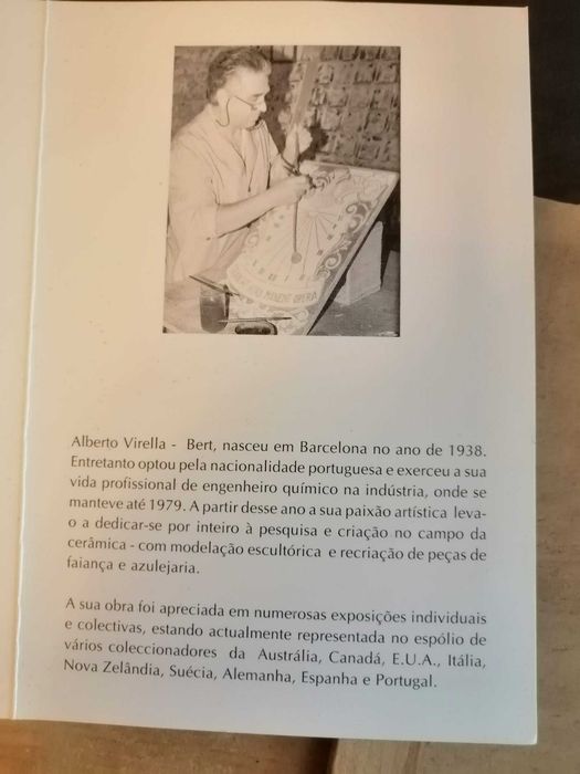 Relógio de sol vertical em azulejo, datado 1992 - Autor Bert 92 - Alberto Varela