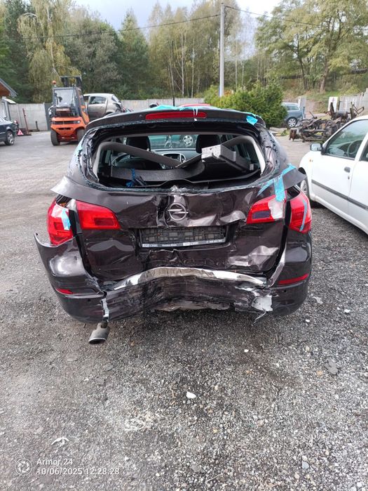 Astra J 2012 Kombi 1.4 turbo 140km NA CZĘŚCI