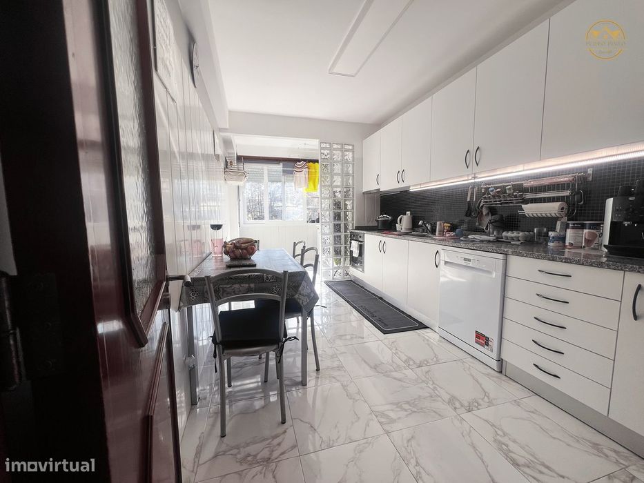 Excelente T3 Renovado com lugar de garagem em Gaia – Pronto a Habitar — Oliveira do Douro, Porto