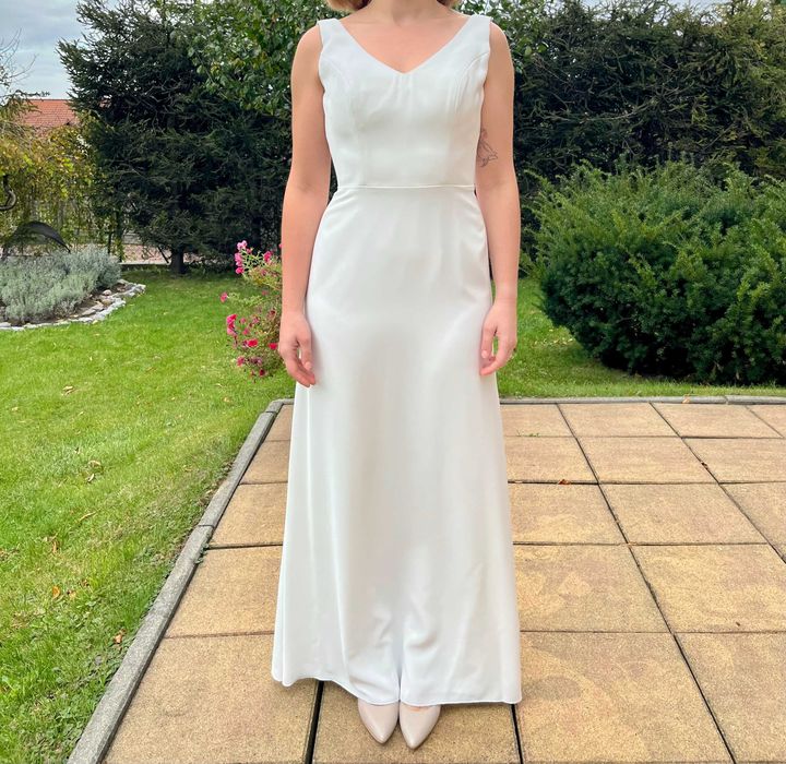 Elegancka suknia ślubna.