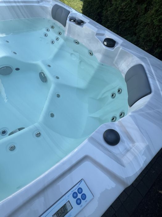 Jacuzzi zewnetrzne 5 osobowe  wanna z hydromasażem Blueline