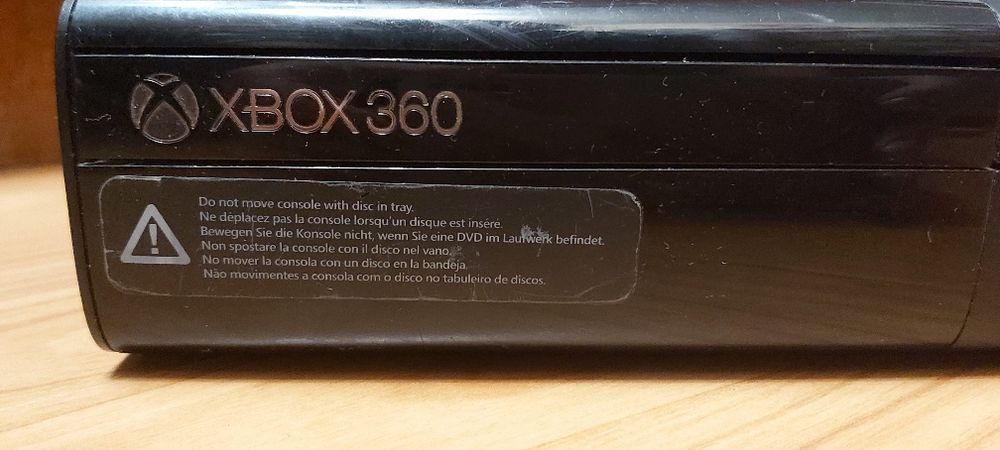 Xbox 360 E + 2 оригінальні геймпади + гра | Повний комплект