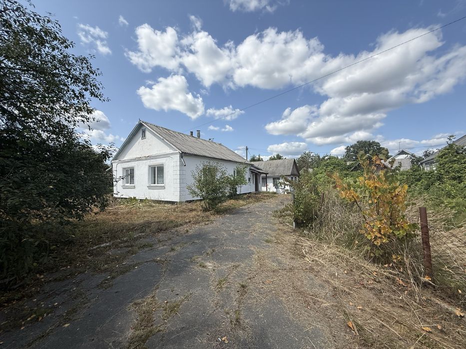 Продам будинок в гарному місці.